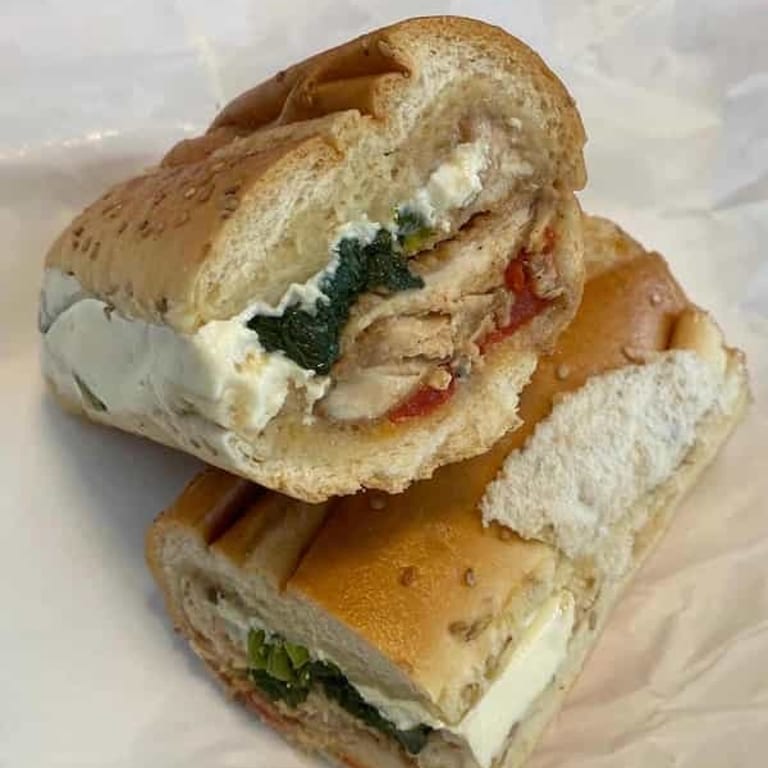 Bagel Sandwich Delights: A Deli Favorite